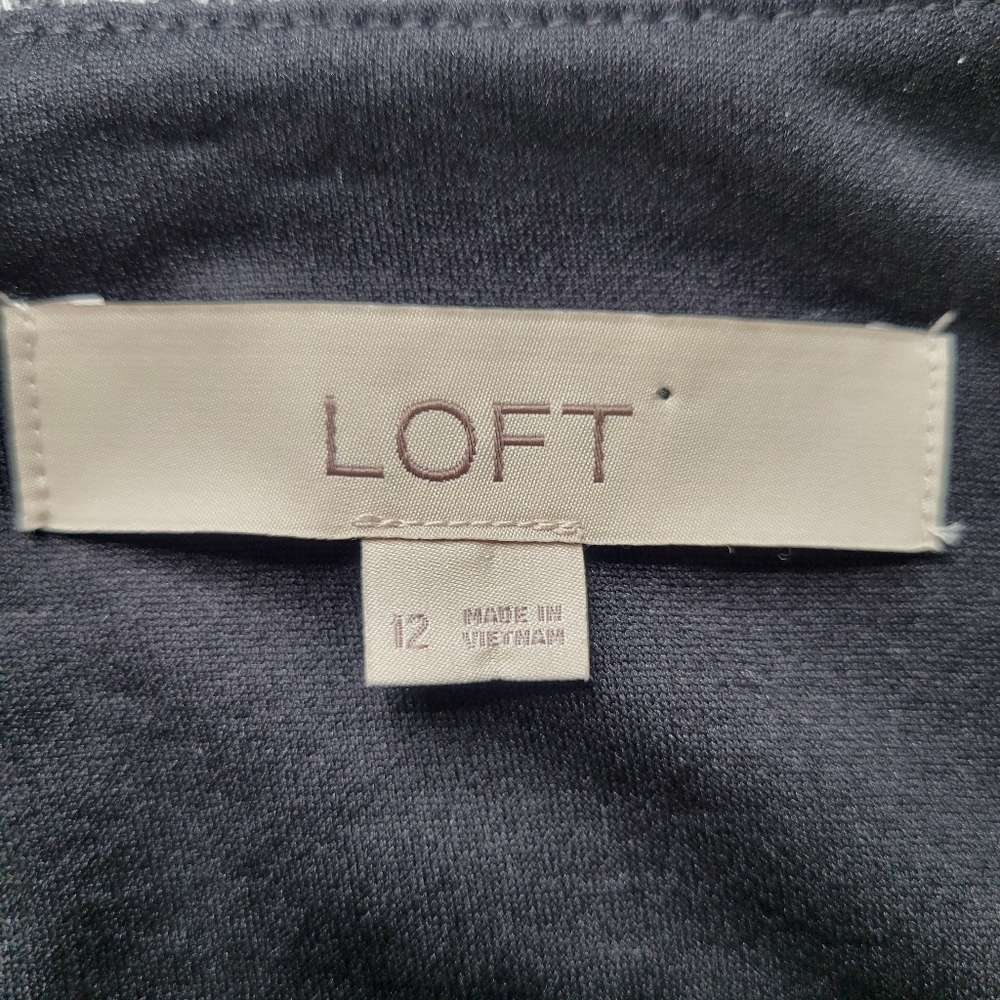 Loft Dress Size 12 Black White Flounce Hem V Neck Sleeveless Textured Back Zip - Picture 5 of 9